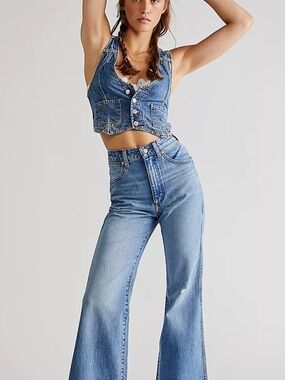 Wrangler Wanderer Light Blue High-Rise Flare Jeans